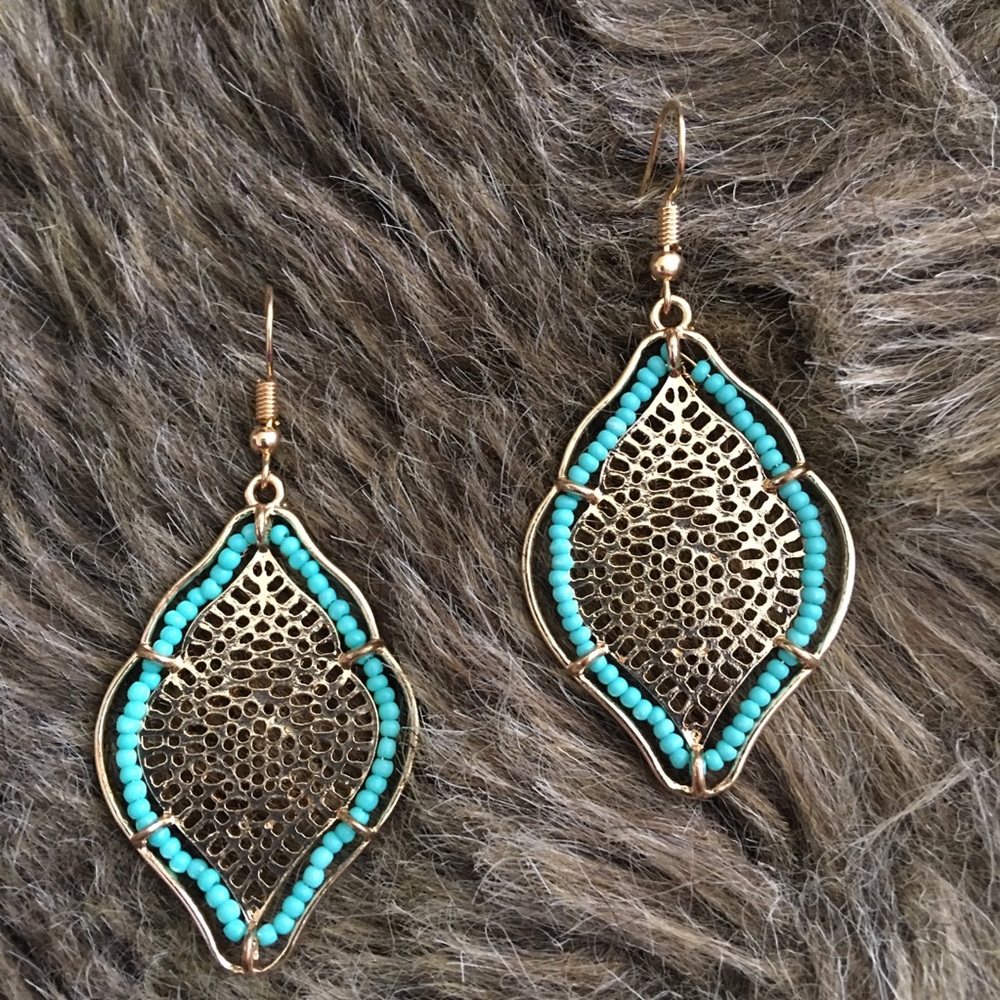 Gold tone mesh turquoise seed bead dangle earrings